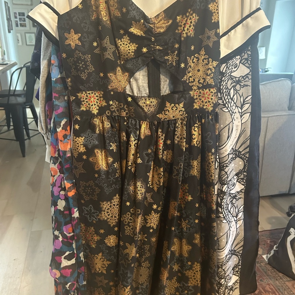 Retrolicious Black and Gold Snowflake Dress - Picture 3 of 5